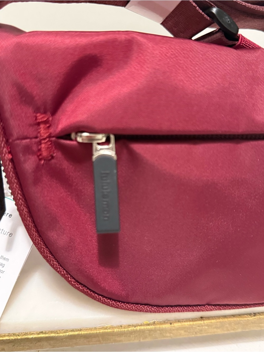 lululemon athletica Women’s Crossbody festival Bag in Burgundy l2 - Picture 5 of 8